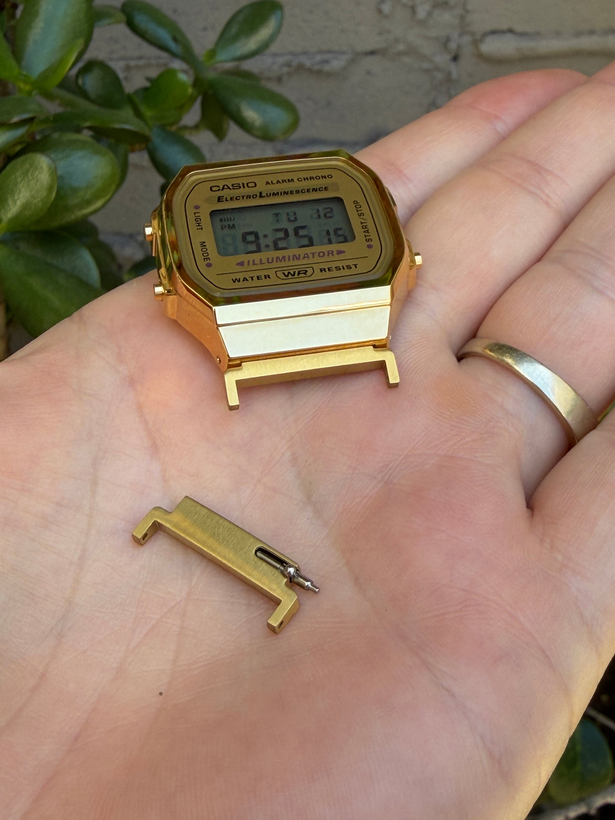 18mm to 22mm Gold Adapter for Casio A168WG, Stainless Steel Lug Converter, Fits A168W A158W F-91W Vintage Series, Spring Bars Included